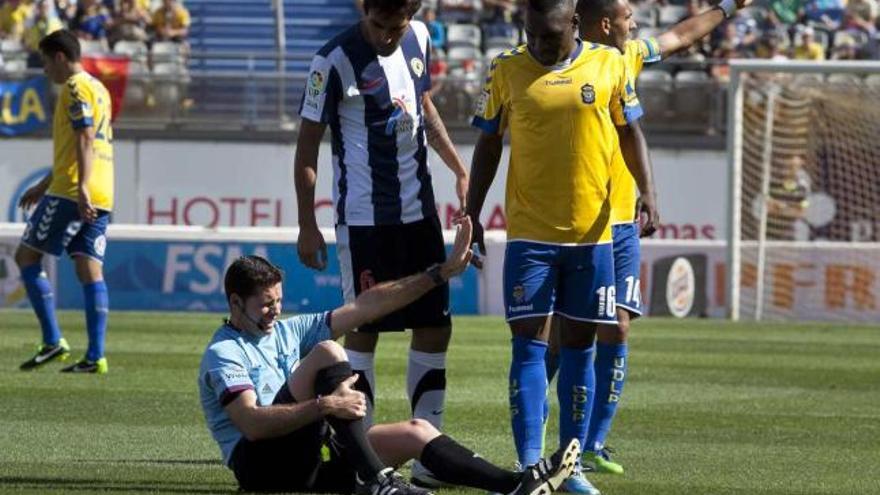 Partido accidentado. Lesión de Sureda Cuenca y protagonismo para un tinerfeño