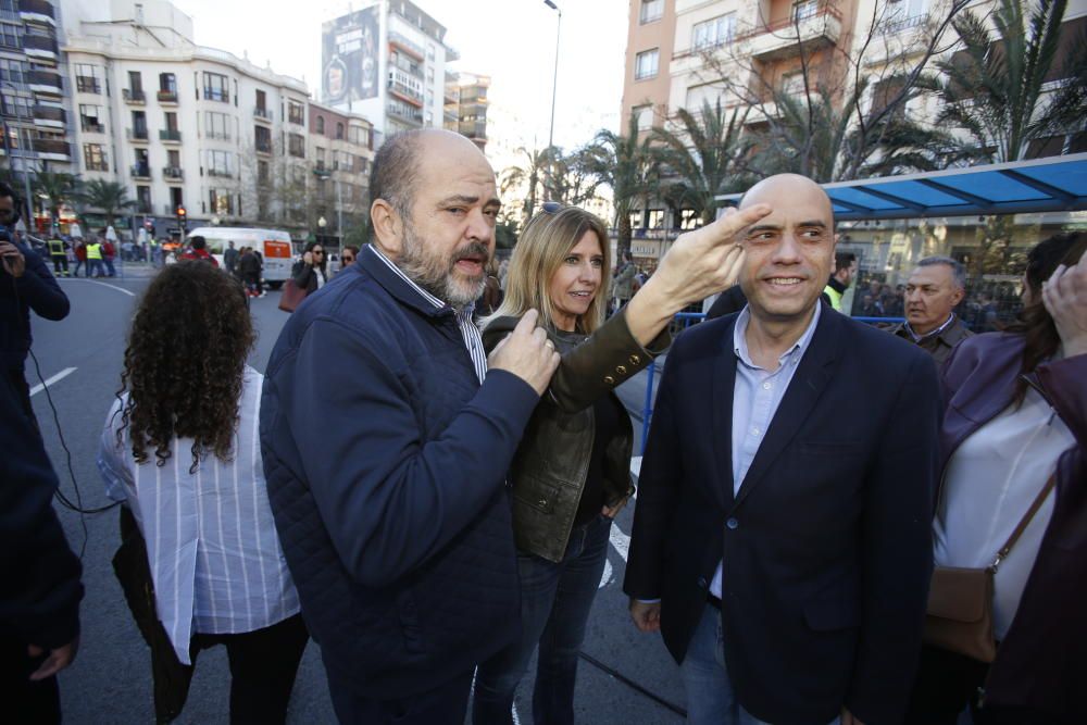 Los Hermanos Ferrández abren la Nochevieja 2017 con una potente mascletà en Luceros.