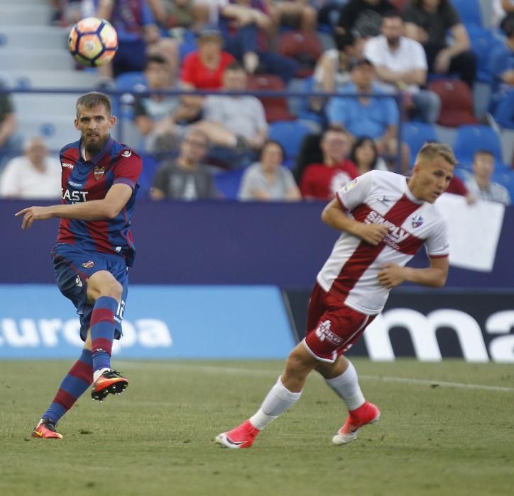 Levante - Huesca, en imágenes