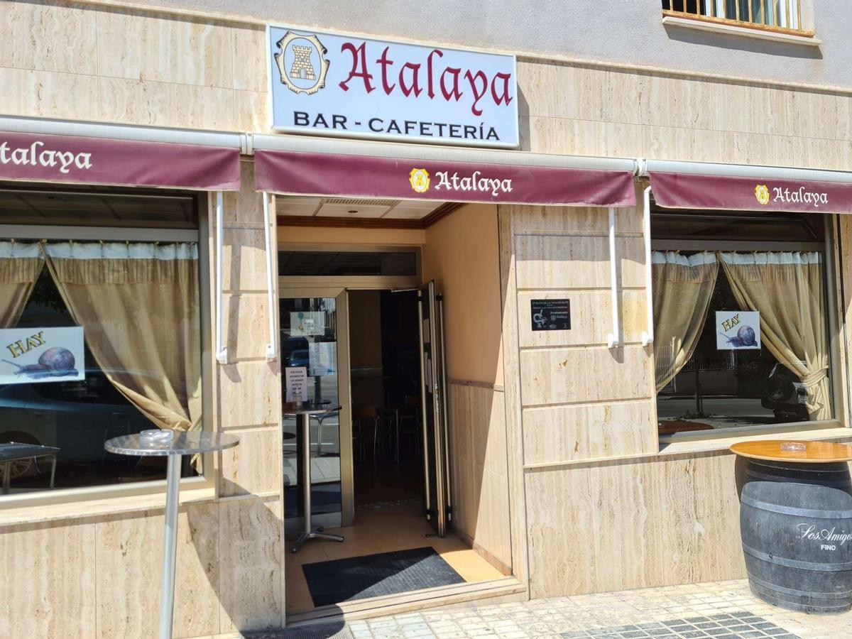 Exterior del bar restaurante Atalaya de Rute.