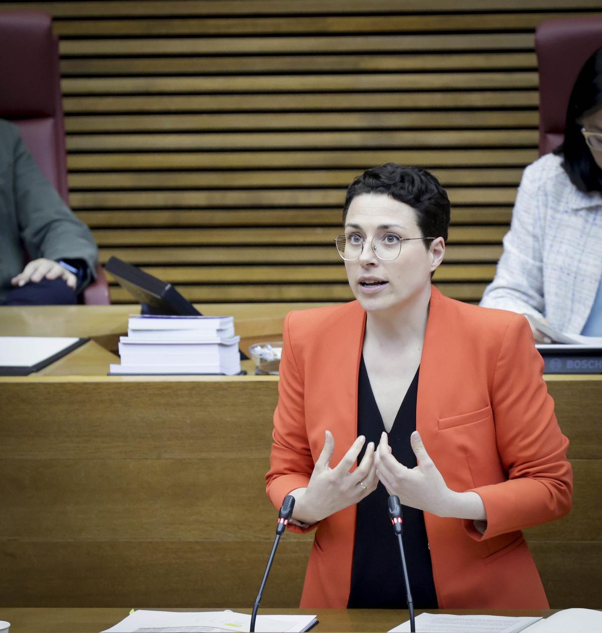 Aitana Mas, durante una intervención en las Cortes Valencianas.