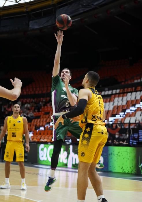 Partido entre el Iberostar y el Unicaja en la fase final de la Liga ACB.