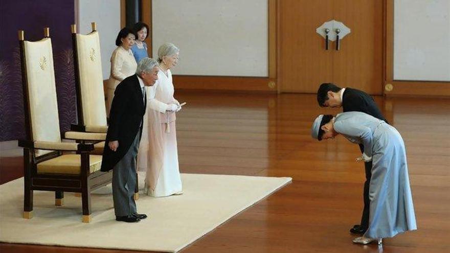 Japón jubila a su emperador Akihito