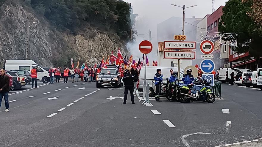 Una manifestació ha fet tallar durant més d&#039;una hora l&#039;N-II al Pertús