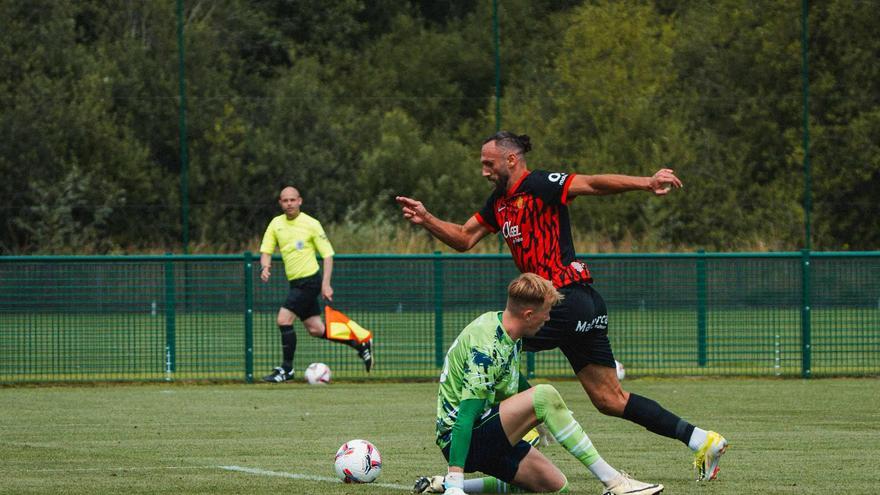 Triunfo del Mallorca y mucho por hacer en el primer amistoso en Inglaterra