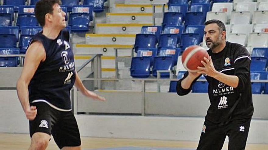 Álex Pérez en un entrenamiento en el Palau de Son Moix.