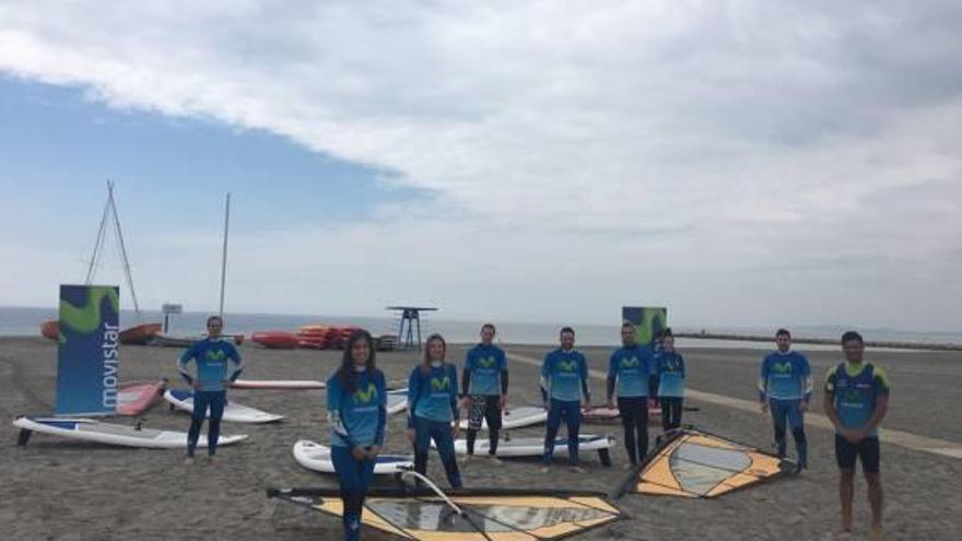 Iván Pastor enseña windsurf en Santa Pola