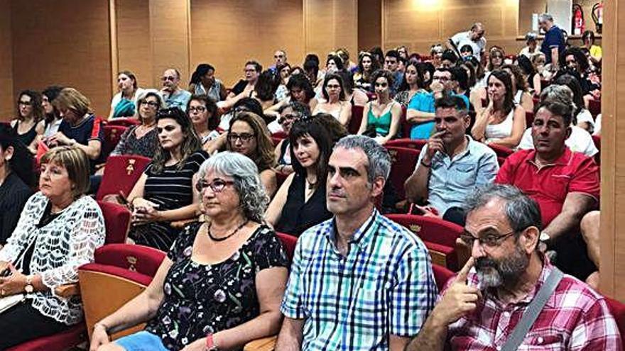 Els docents homenatjats en primera fila de l&#039;auditori