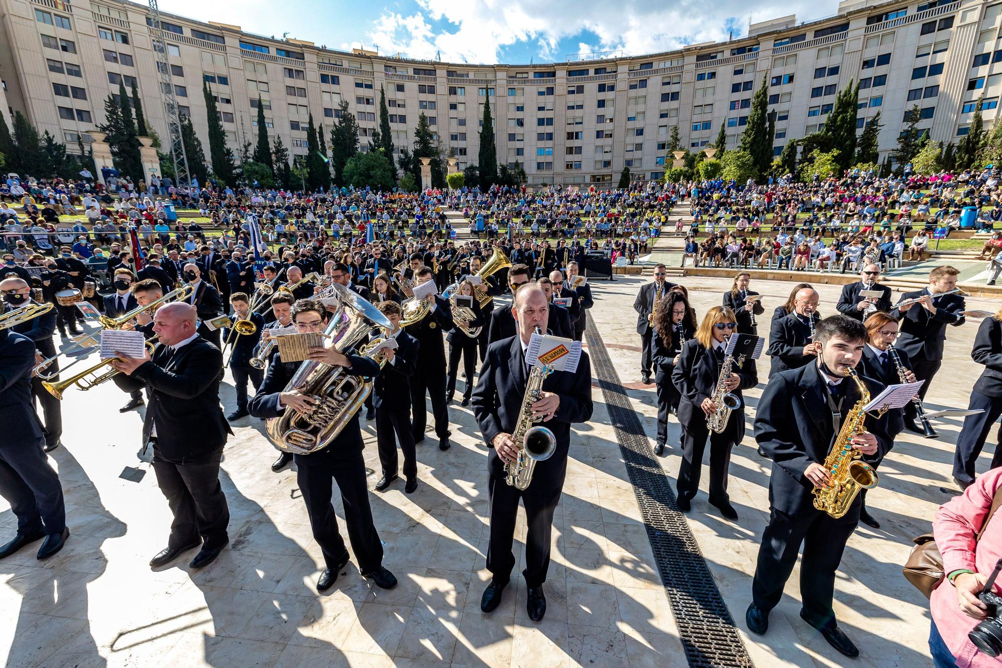 Música y pólvora dan inicio a las Fiestas Mayores Patronales de Benidorm