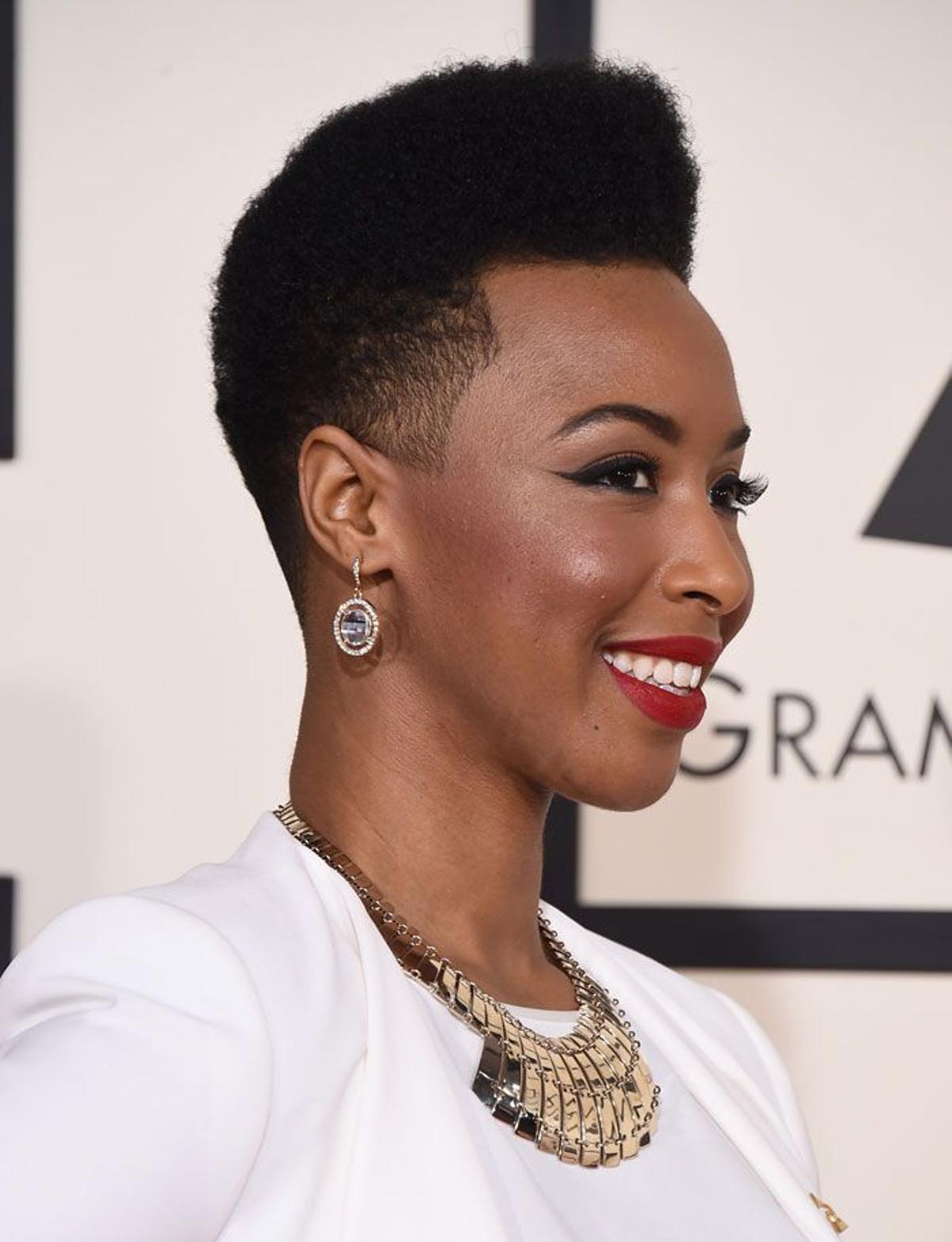 Premios Grammy 2015: El look beauty de Carolyn Malachi