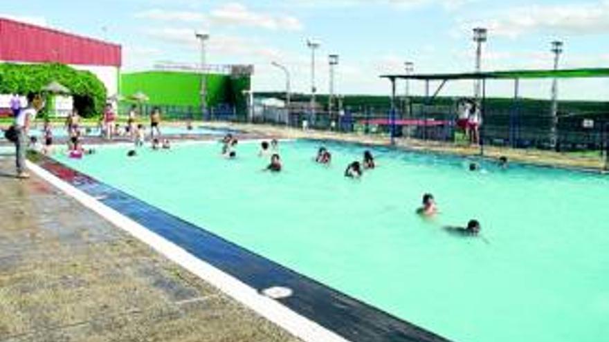 La piscina de Almendralejo abre el 10 de junio y la climatizada cierra en agosto