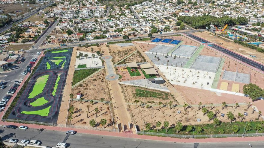 Torrevieja duplica la plantilla y triplica los recursos para poner a punto sus parques y jardines