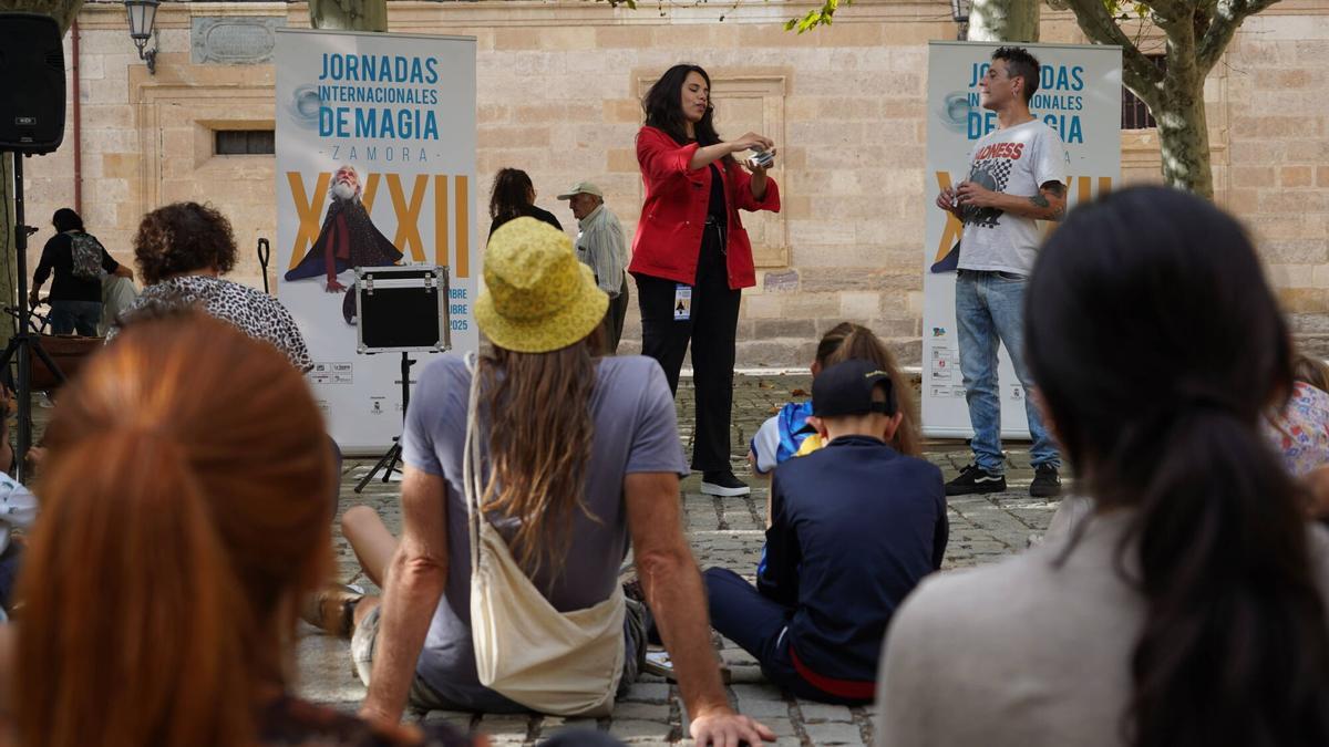 Jornadas Internacionales de Magia. Magia de calle con Gonza Martini