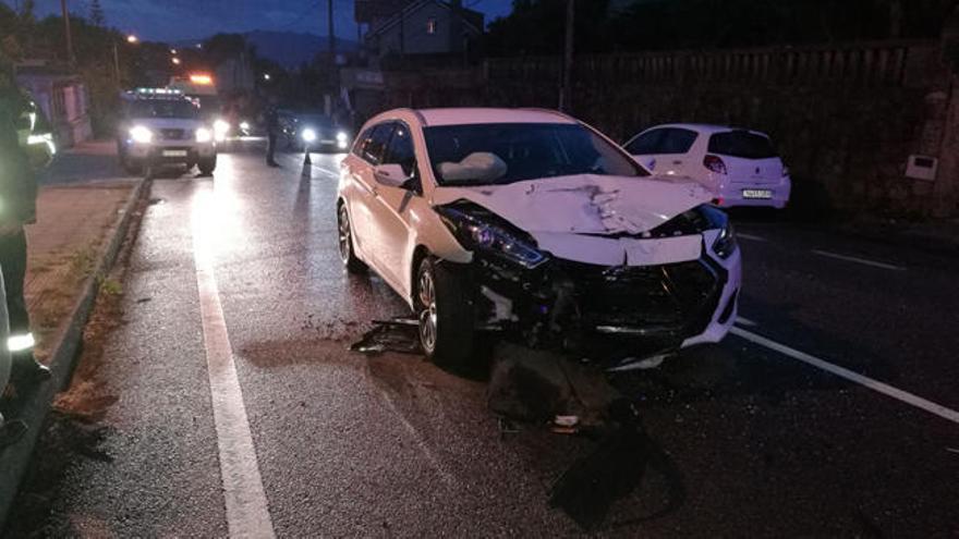 Cuatro personas heridas en un accidente con tres coches implicados en Cangas