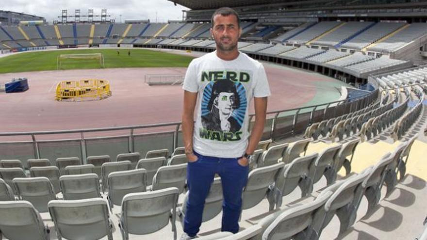 David González, en la grada Naciente del estadio de Gran Canaria, ayer. | quique curbelo