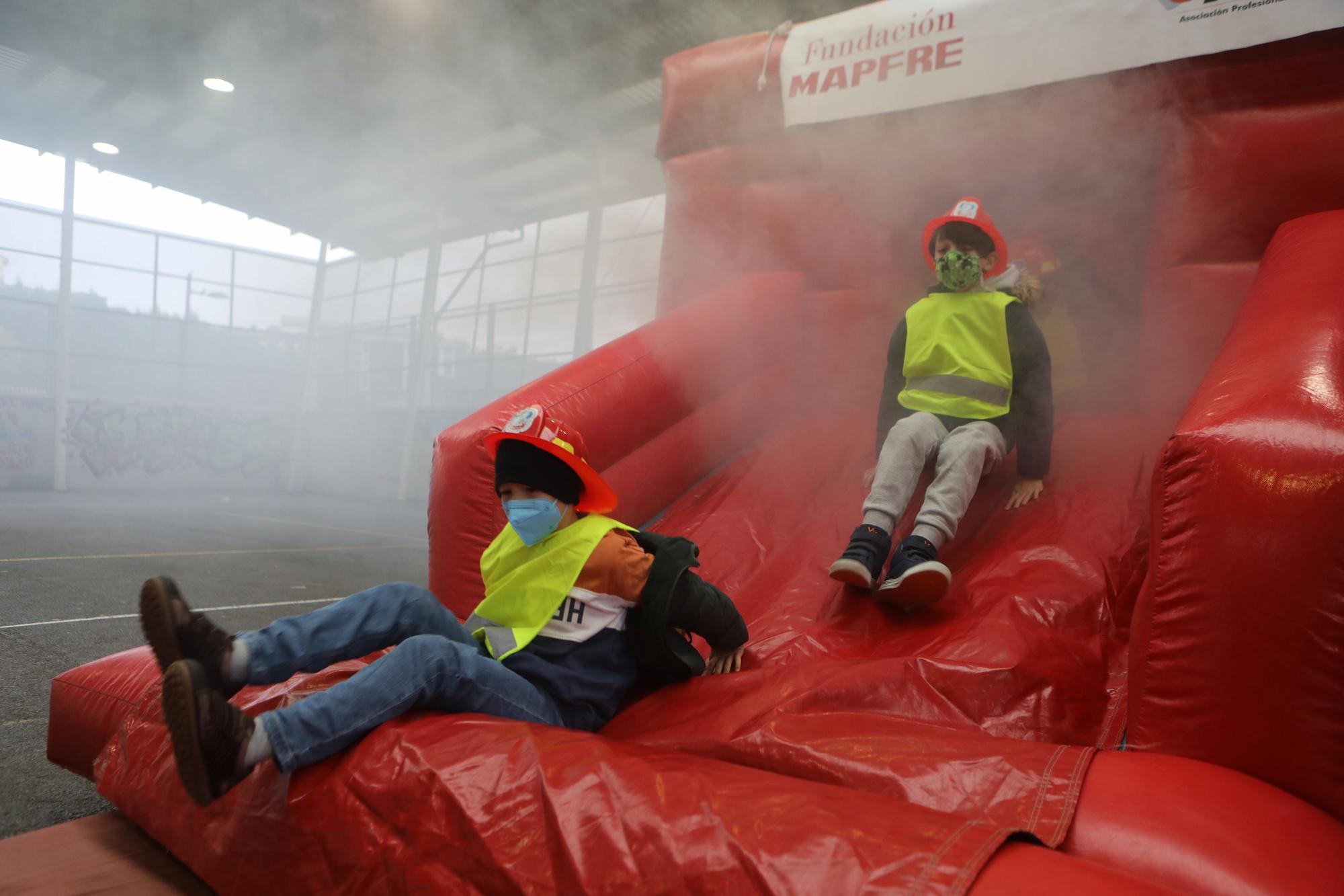 La "Patrulla Canina" del Veneranda Manzano se impone al fuego y los malos humos