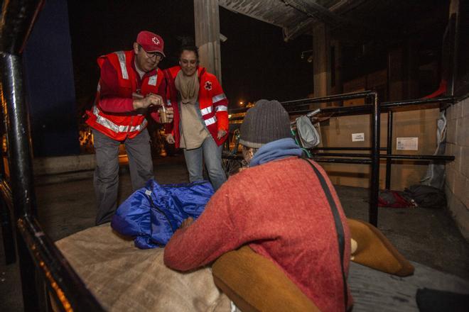 Dispositivo para proteger del frío extremo a los sintecho