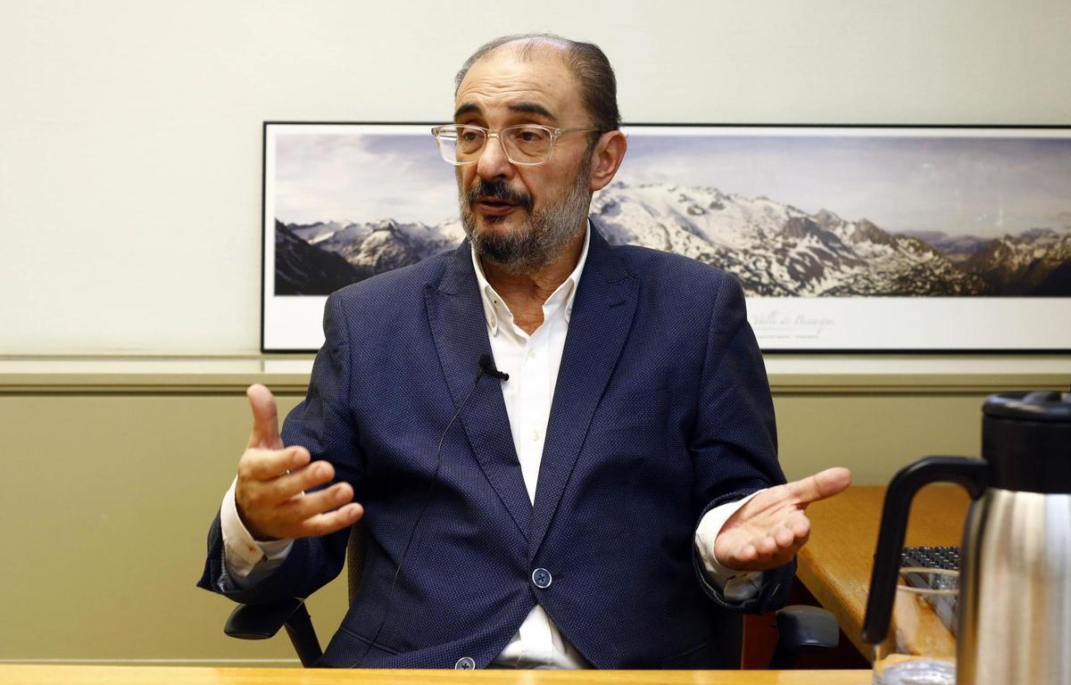 Javier Lambán, durante una entrevista con EL PERIÓDICO.