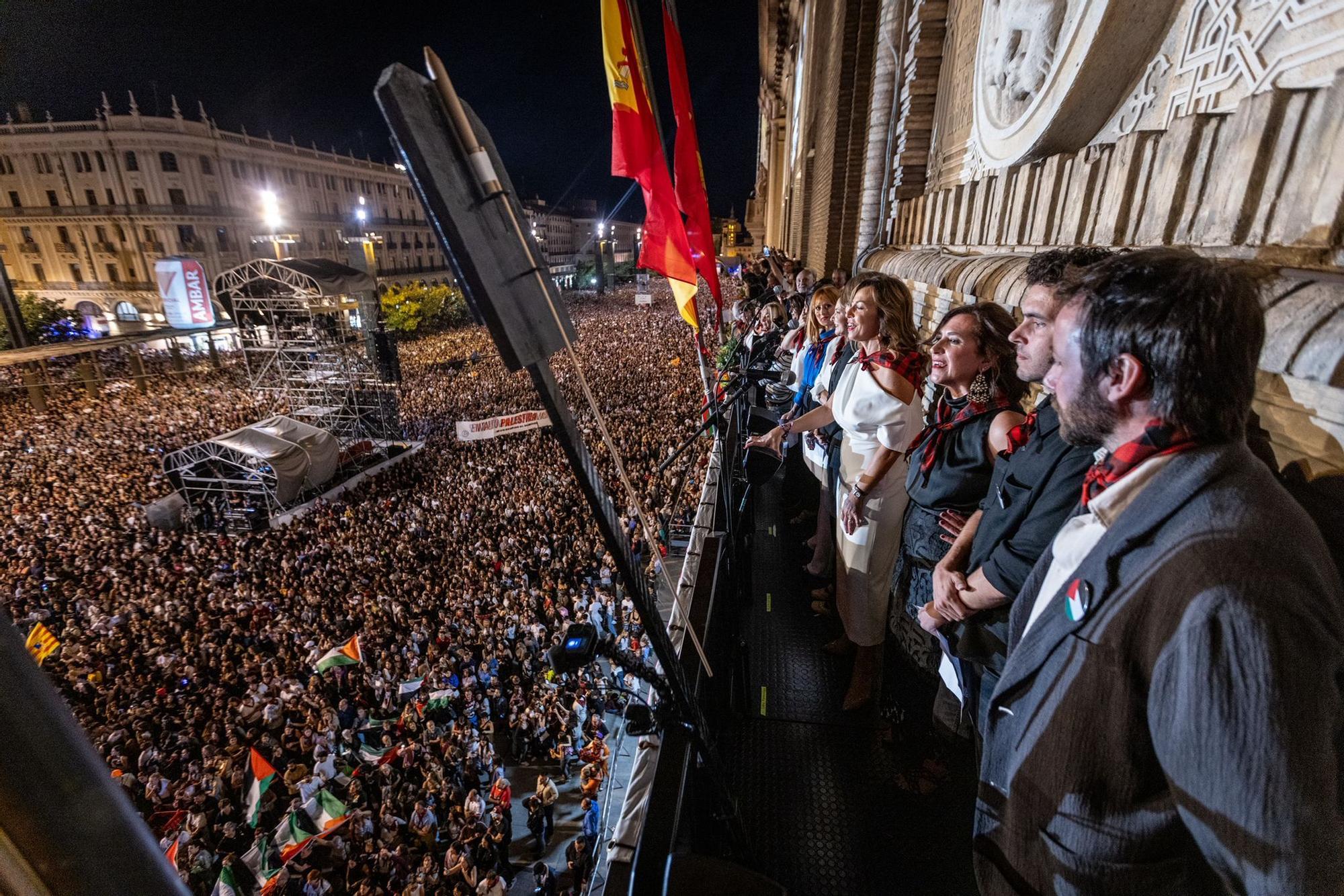 En imágenes | Primer día de las Fiestas del Pilar con las peñas y el pregón