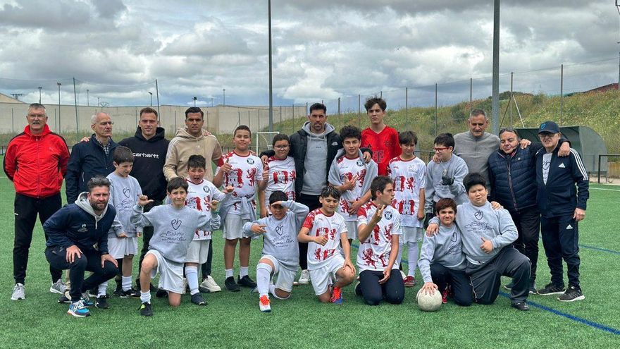 Varios jugadores del Zamora CF visitan  la Escuela 100×100 Deporte