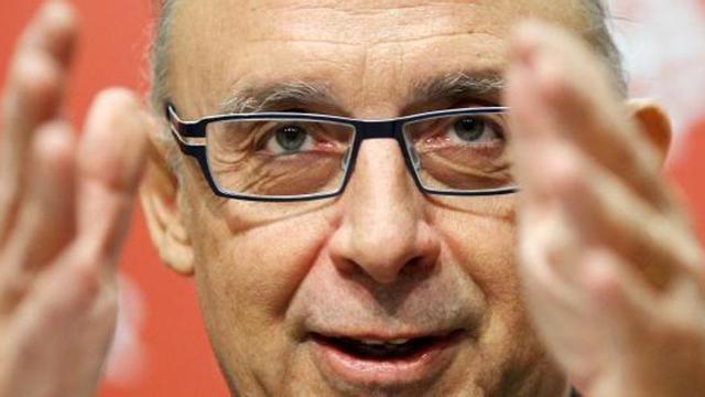 El coordinador de Economía del PP, Cristóbal Montoro, durante la rueda de prensa que ofreció hoy en Valencia.