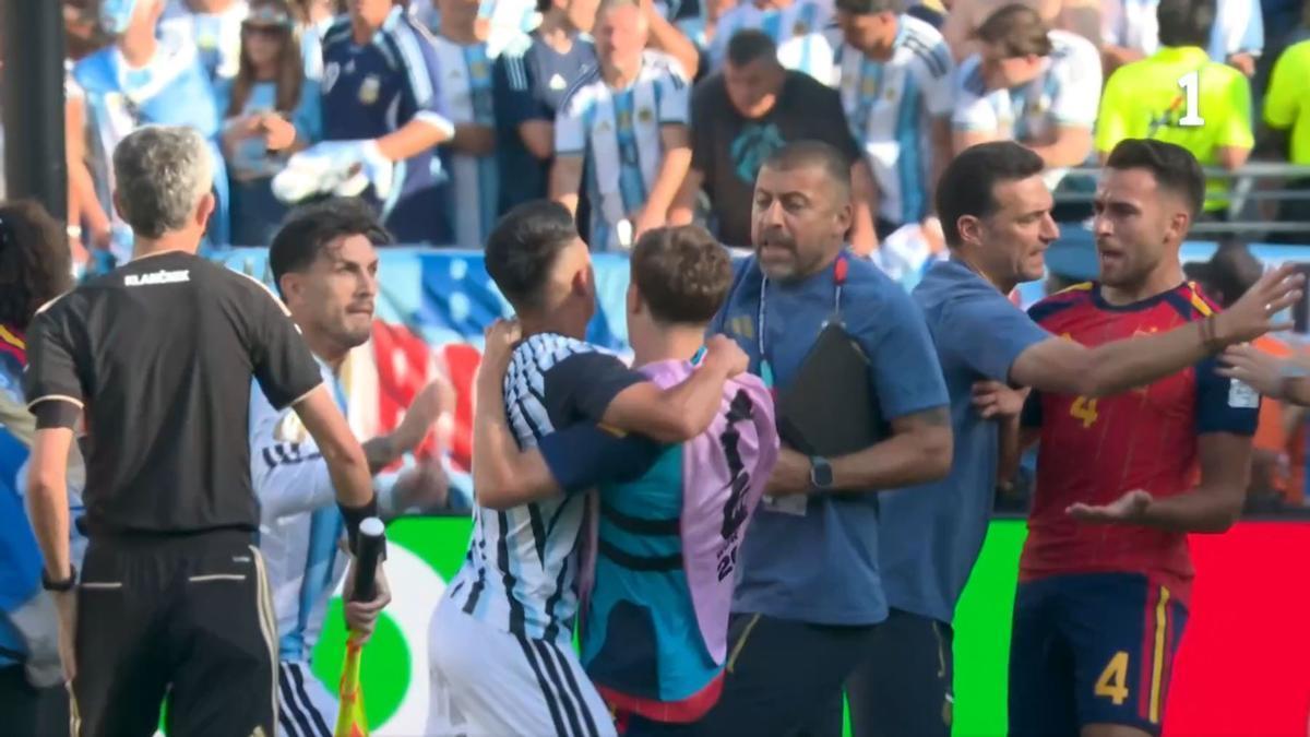Imagen de otra de las tanganas tras el pitido final