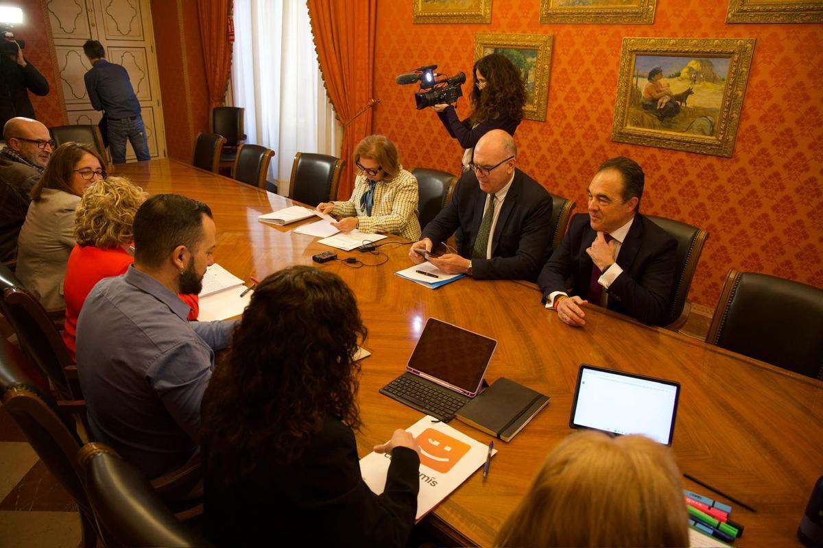 Los técnicos plantan a la comisión de investigación del escándalo de las viviendas protegidas de Alicante Los técnicos plantan a la comisión de investigación del escándalo de las viviendas protegidas de Alicante