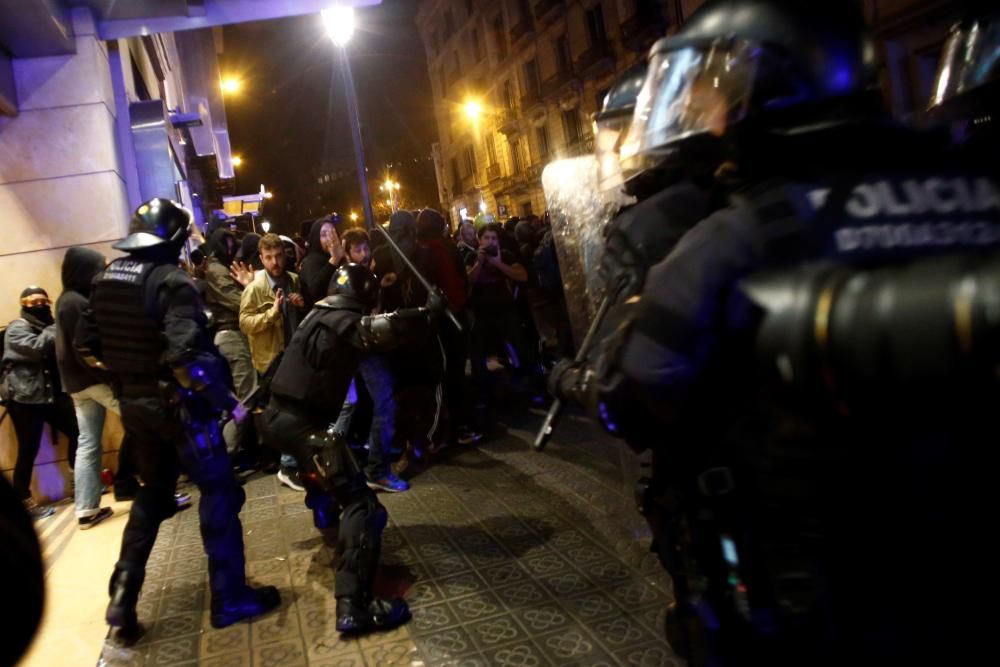 Protesta frente a la Jefatura de Vía Laietana