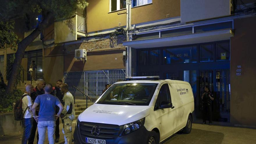 El asesino de su mujer en Barcelona la degolló ante uno de sus hijos y una vecina: "Mi papá mató a mi mamá"