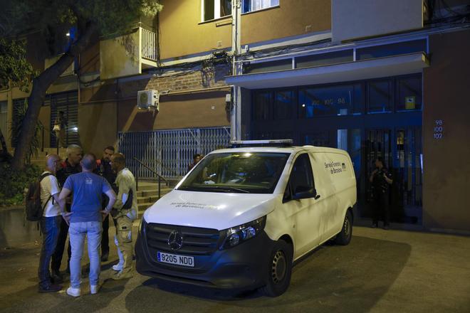 El hombre que asesinó a su mujer en Barcelona la degolló ante su hijo de 8 años y una vecina: "Mi papá mató a mi mamá"