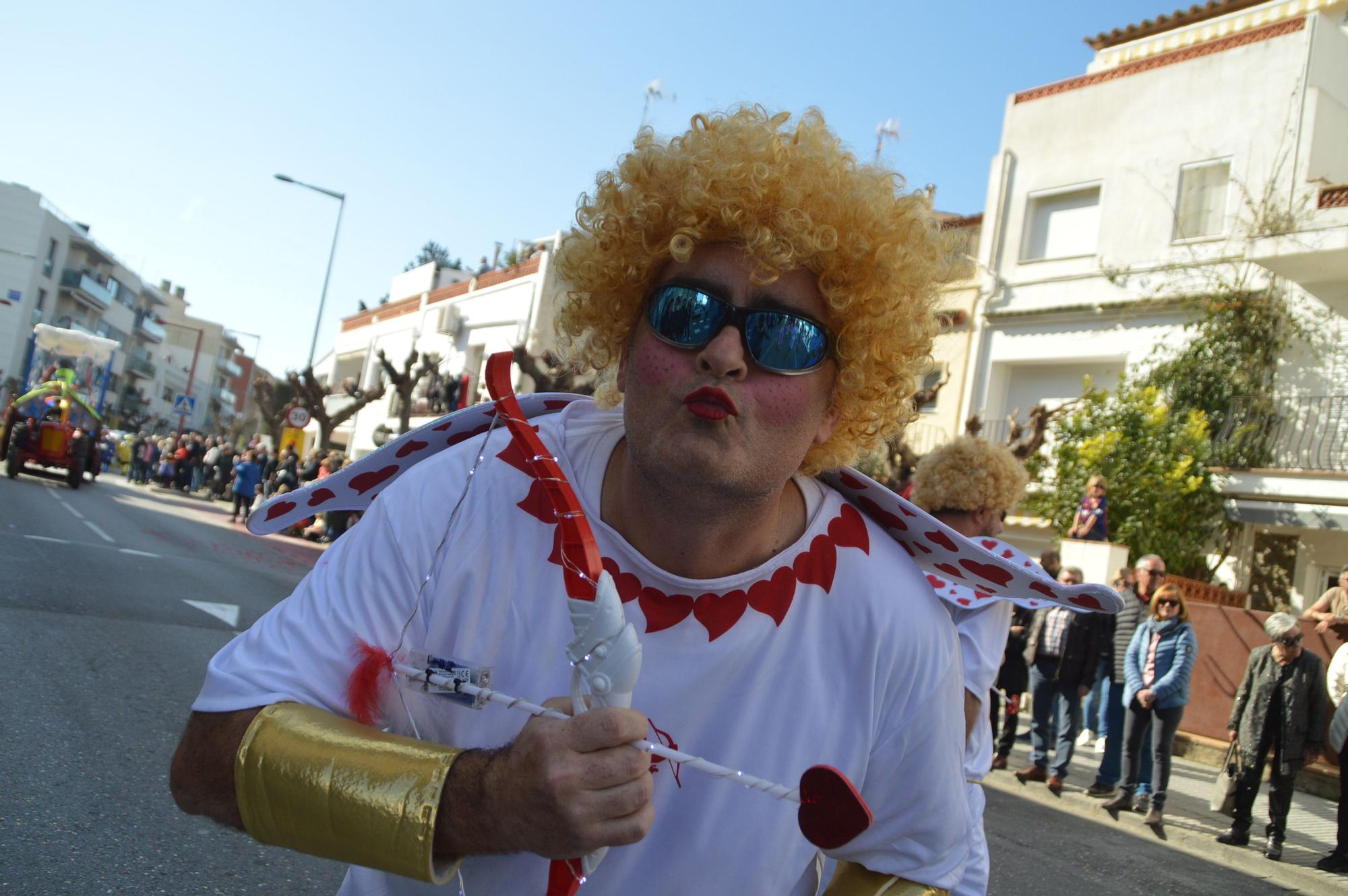 L'Escala vibra amb una rua de carnaval carregada d'imaginació