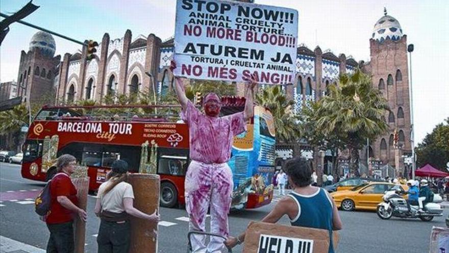 Los animalistas califican de &quot;insulto a la ciudadanía&quot; la decisión del TC de recurrir la prohibición de las corridas