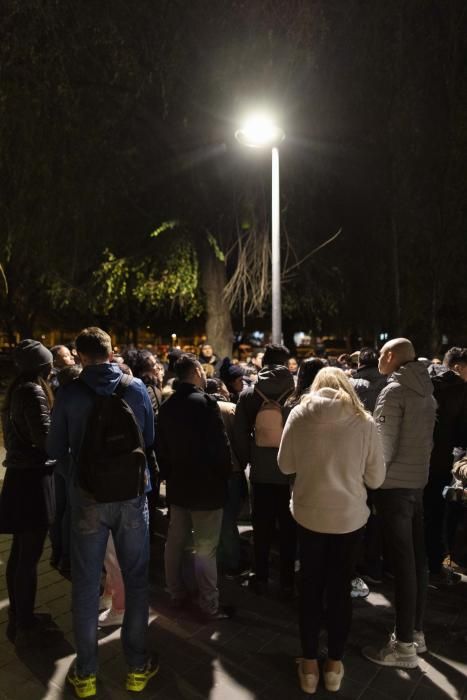 Demandantes de asilo esperan en la calles durante días en Zapadores