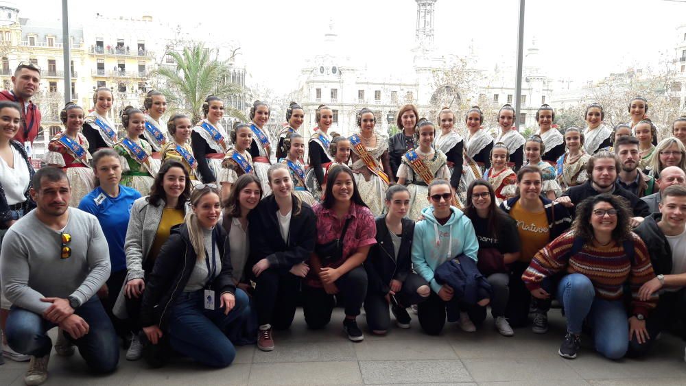 Y así se ve la misma foto, de frente, con el club de rugby Tatami.