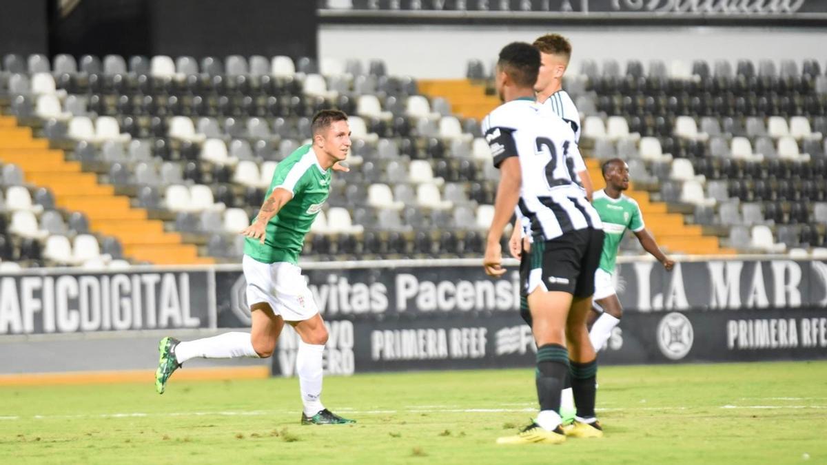 Christian Carracedo tras marcar su primer gol como blanquiverde, frente al Badajoz