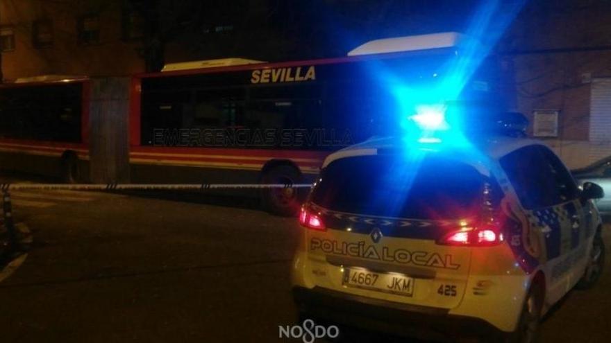 El autobús accidentado en Sevilla.