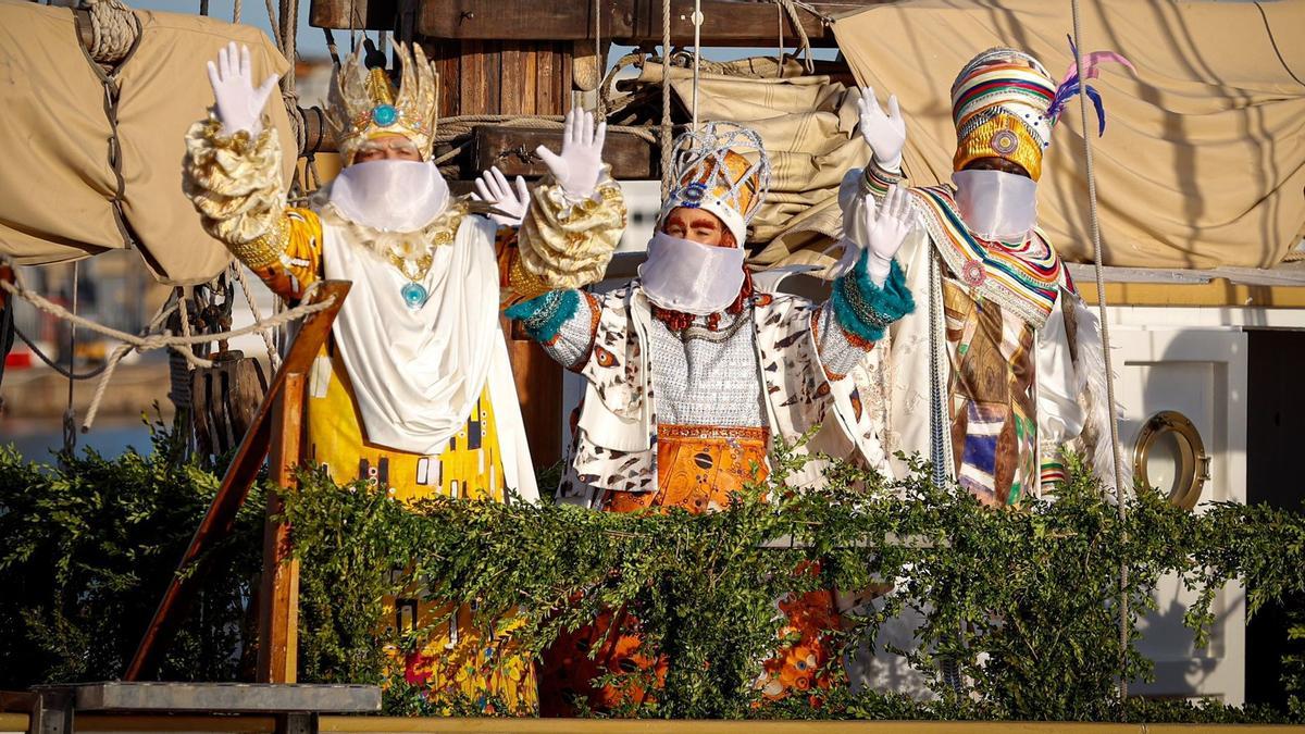 Llegada en barco de los Reyes Magos a Barcelona