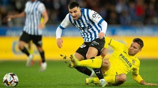 El enfado de Miguel Álvarez por la expulsión de un jugador del Villarreal B en Mendizorroza