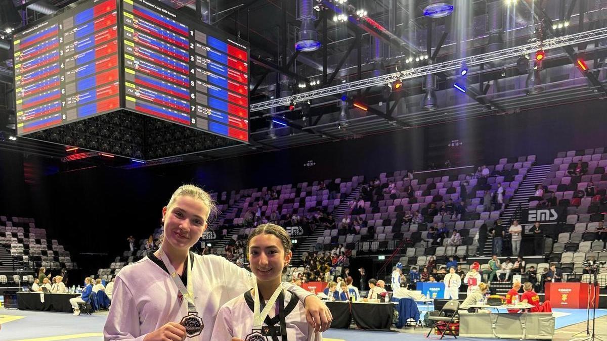 Zoe Ares Merino y  Ainhoa García Vargas