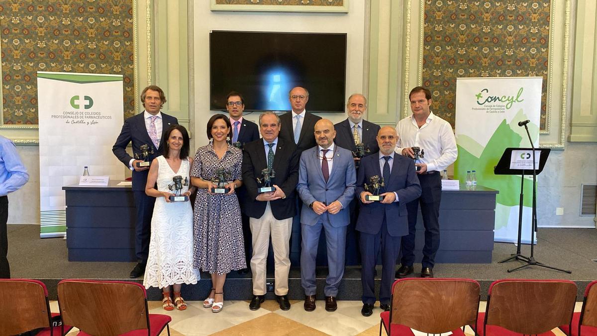 La Farmacia de Castilla y León rinde homenaje a los equipos de gobierno que han liderado CONCYL