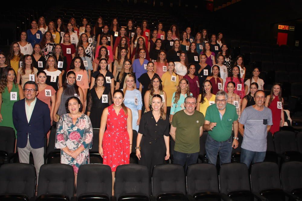 Visita de las aspirantes a fallera mayor de València al Teatre Faller