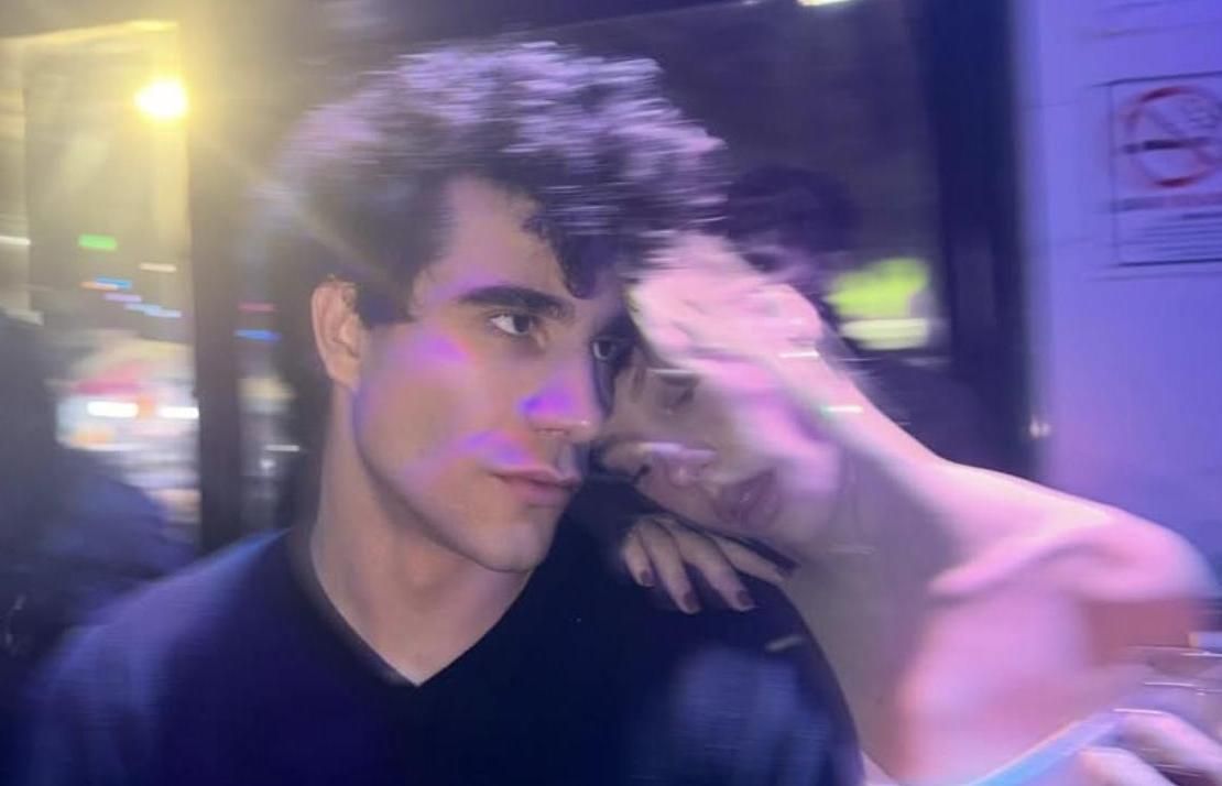 Javier Calvo y Ester Expósito han disfrutado dle cumple de una amiga en común.