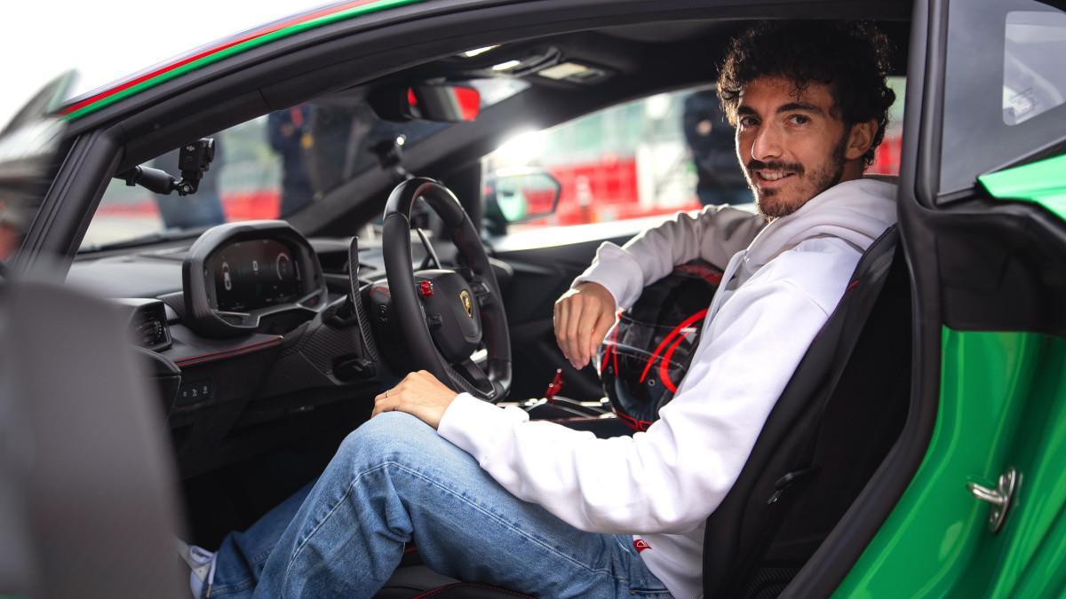Bagnaia dentro del Lamborghini Temerario