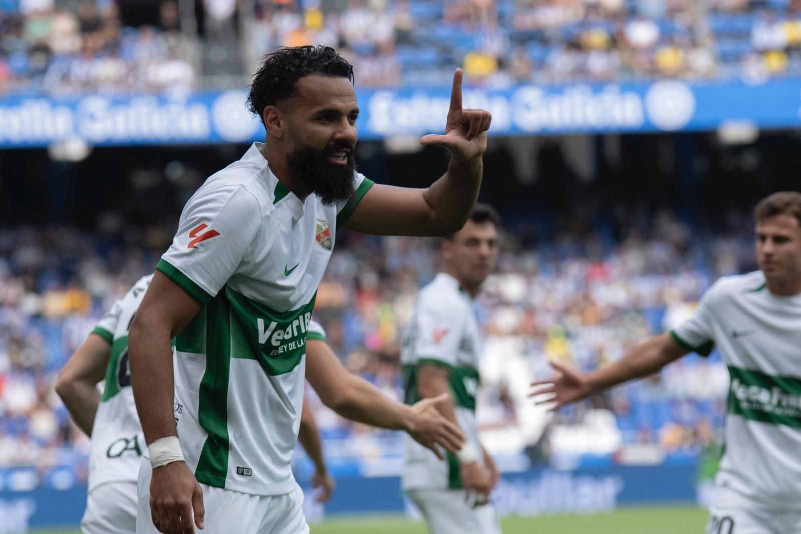 El Elche manda en el campo y en el marcador