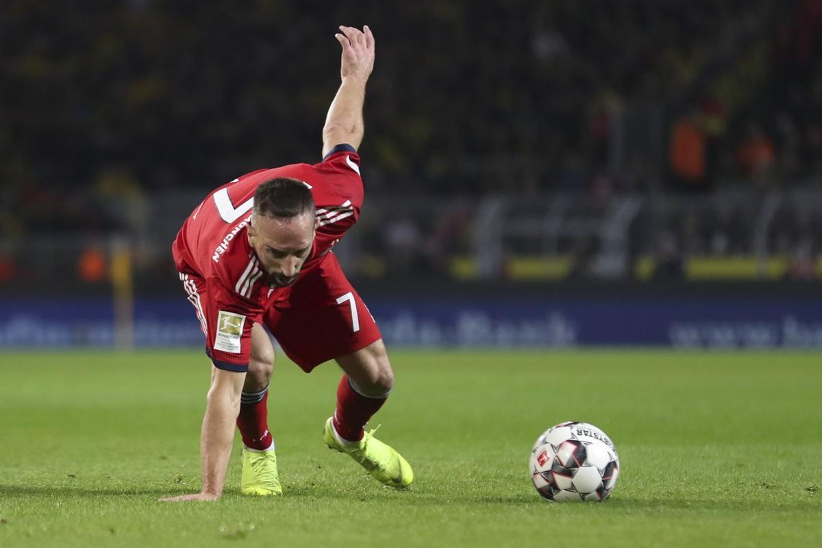 Dortmund (Germany), 10/11/2018.- Bayern’s Franck Ribery in action during the German Bundesliga soccer match between Borussia Dortmund and Bayern Munich in Dortmund, Germany, 10 November 2018. (Alemania, Rusia) EFE/EPA/FRIEDEMANN VOGEL CONDITIONS - ATTENTION: The DFL regulations prohibit any use of photographs as image sequences and/or quasi-video.