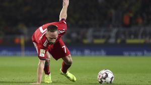 Dortmund (Germany), 10/11/2018.- Bayern’s Franck Ribery in action during the German Bundesliga soccer match between Borussia Dortmund and Bayern Munich in Dortmund, Germany, 10 November 2018. (Alemania, Rusia) EFE/EPA/FRIEDEMANN VOGEL CONDITIONS - ATTENTION: The DFL regulations prohibit any use of photographs as image sequences and/or quasi-video.