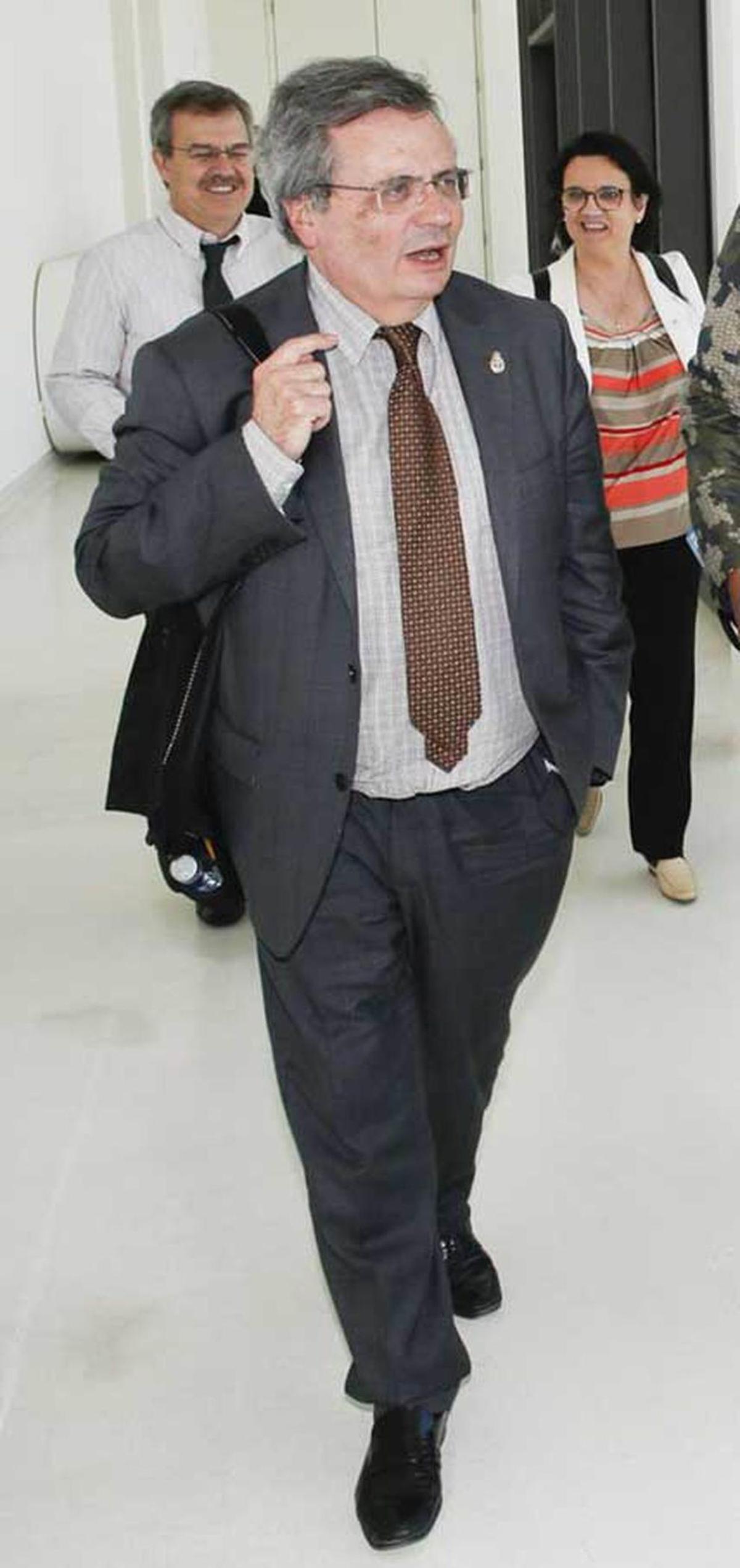 Pedro Cavadas: "Los retos son para intoxicados de Red Bull, los médicos solucionamos problemas"