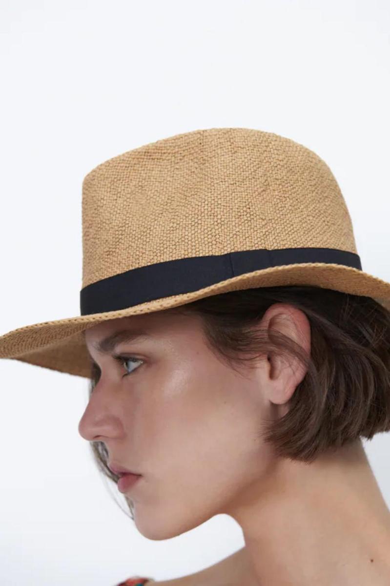 Sombrero trenzado con cinta de Zara