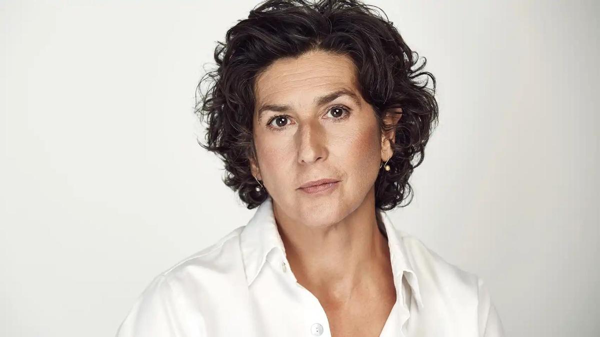 La actriz y autora Elvira Mínguez acude a las Veladas Literarias de Maestral
