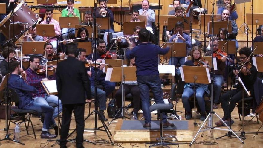 La Orquesta Sinfónica de la Región graba junto a Santiago Auserón su nuevo trabajo